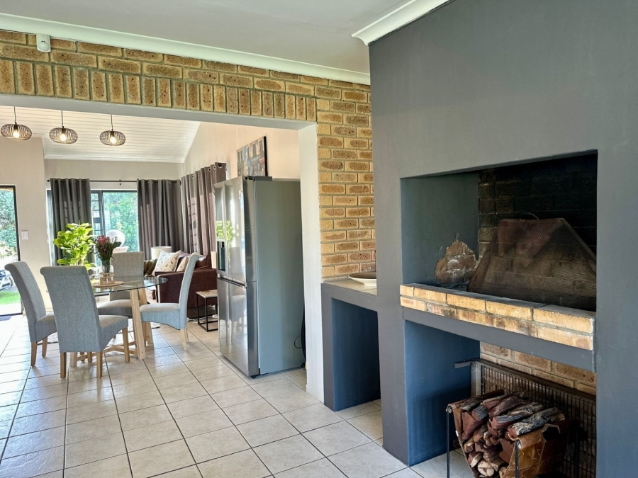 4 Bedroom Property for Sale in Sandbaai Western Cape